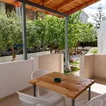 Guest house Tre Motrat Ksamil