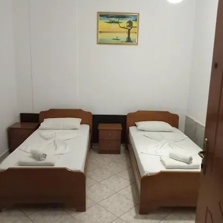 Guest house Tre Motrat *