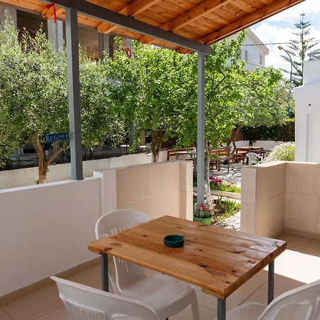 Guest house Tre Motrat Ksamil