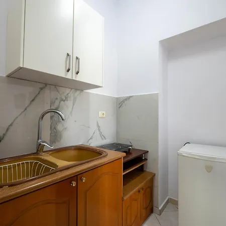 Tre Motrat Guest house Ksamil