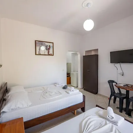 Tre Motrat Pensionat