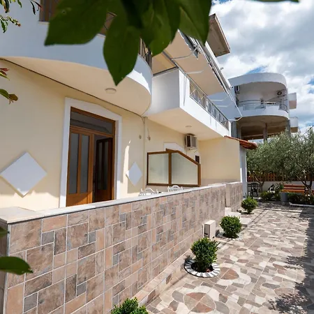 Tre Motrat Pensionat *