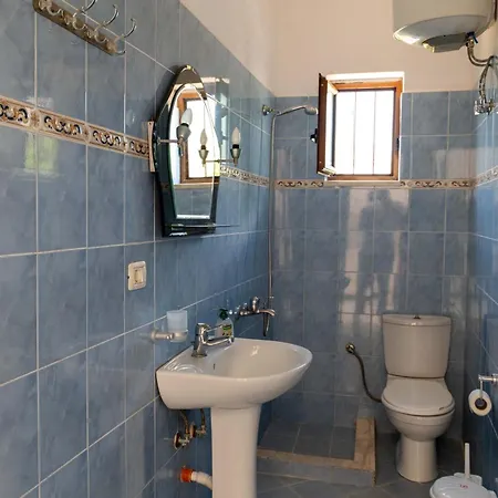 Tre Motrat Guest house Ksamil