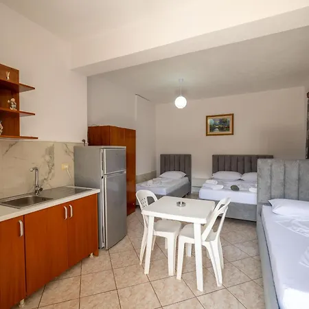 Tre Motrat Pensionat