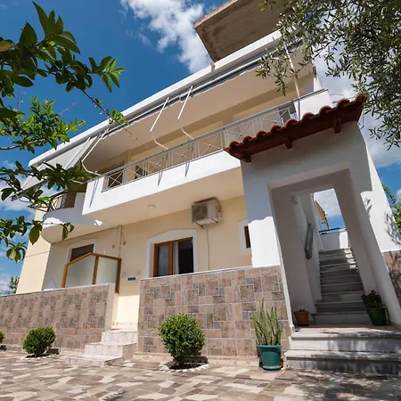 Tre Motrat Guest house