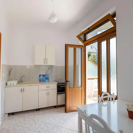Tre Motrat 3* Ksamil