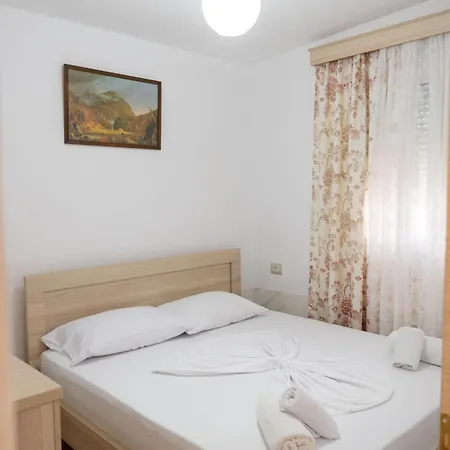 Guest house Tre Motrat 3*