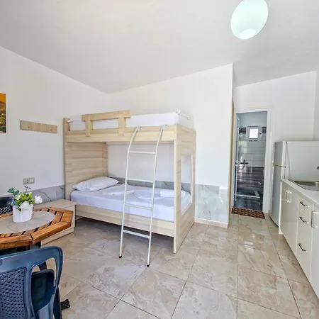 Tre Motrat 3*