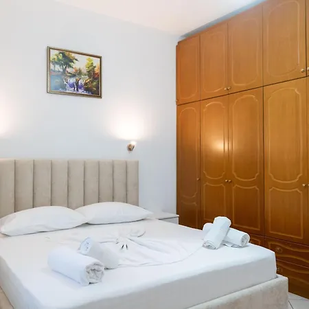 Guest house Tre Motrat Ksamil
