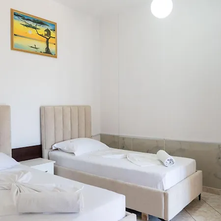 Tre Motrat Guest house Ksamil