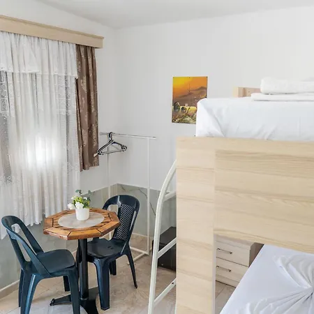 Tre Motrat Guest house 3*