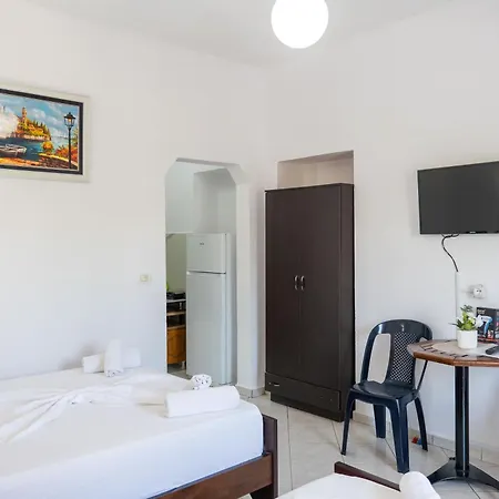 Tre Motrat 3* Ksamil