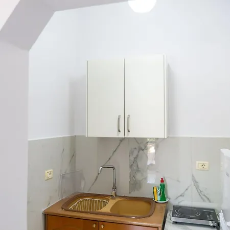 Tre Motrat 3* Ksamil