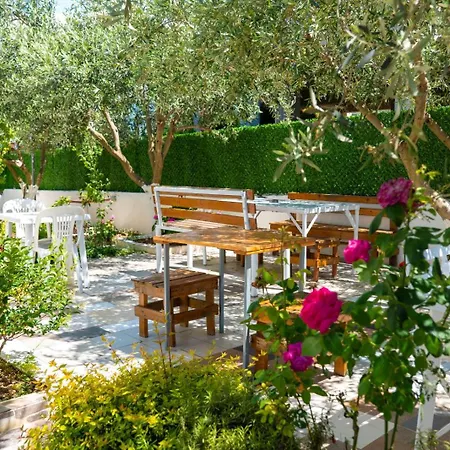 Guest house Tre Motrat 3*
