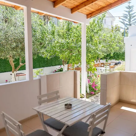 Guest house Tre Motrat Ksamil
