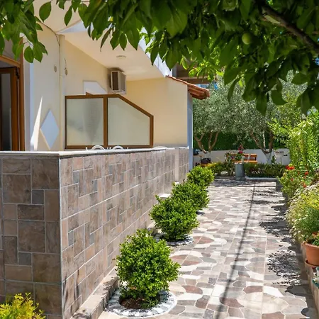 Tre Motrat Maison d'hôtes Ksamil